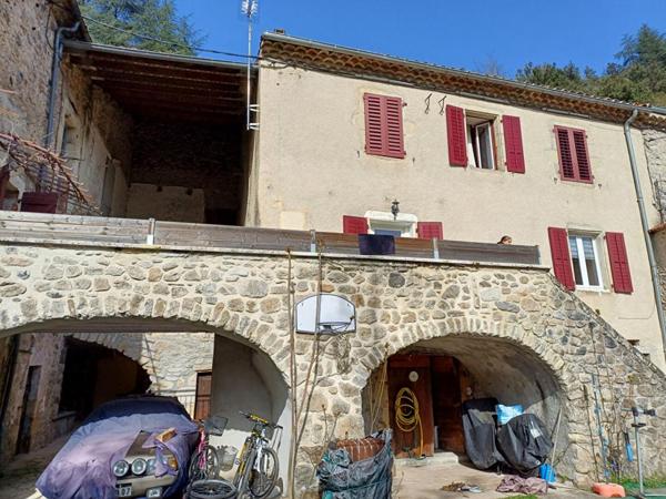 Deux maisons à rénover