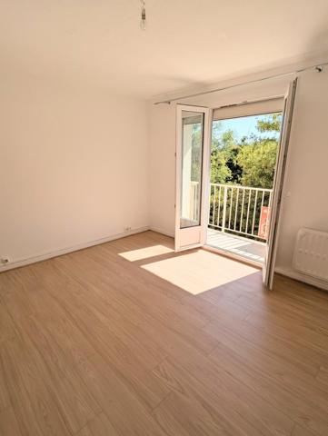 F4 avec balcon en centre-ville de Montélimar