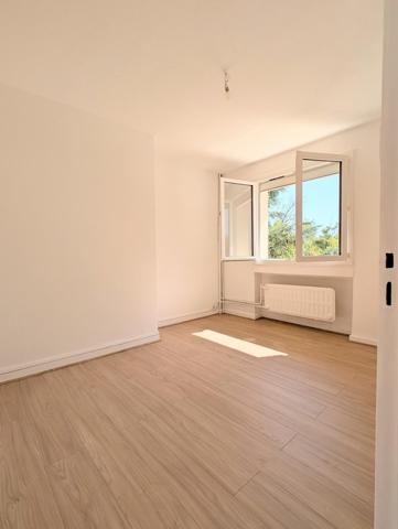 F4 avec balcon en centre-ville de Montélimar