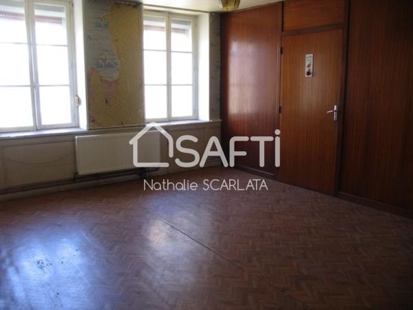 BEAU POTENTIEL POUR CETTE MAISON EN PIERRE de 147 m² A RENOVER