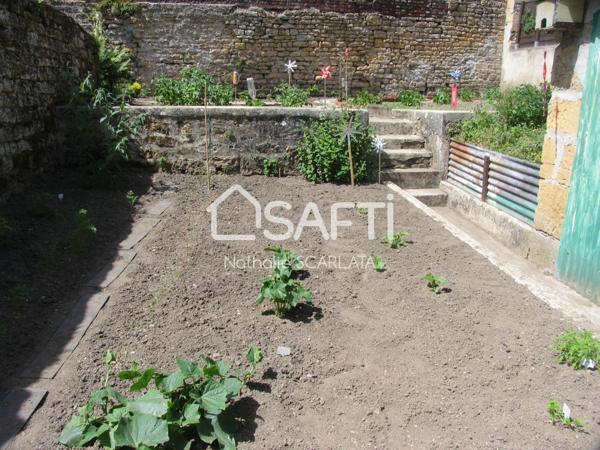 BEAU POTENTIEL POUR CETTE MAISON EN PIERRE de 147 m² A RENOVER