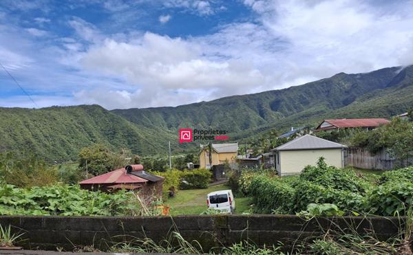 97421 LES MAKES , beau terrain CONSTRUCTIBLE 700m² env  avec trés bel environnement