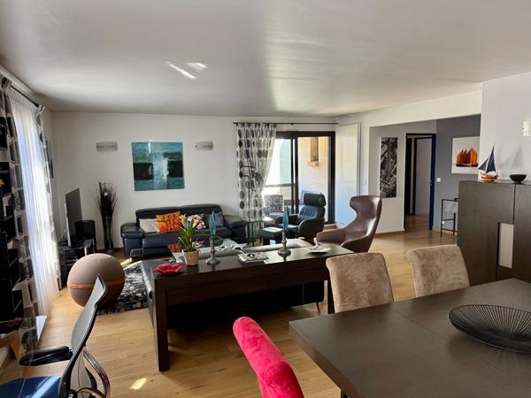 Appartement Maisons Laffitte 4 pièce(s) 93 m2 - Hyper centre - Balcon - Ascenseur 775 000 € **  - Référence  10202