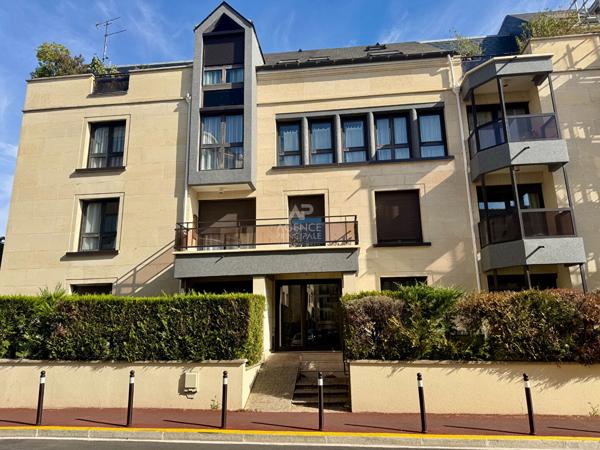 Appartement Maisons Laffitte 4 pièce(s) 93 m2 - Hyper centre - Balcon - Ascenseur 775 000 € **  - Référence  10202