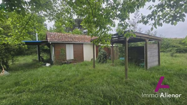 Terrain de 5 009 m² dans un cadre naturel privilégié.