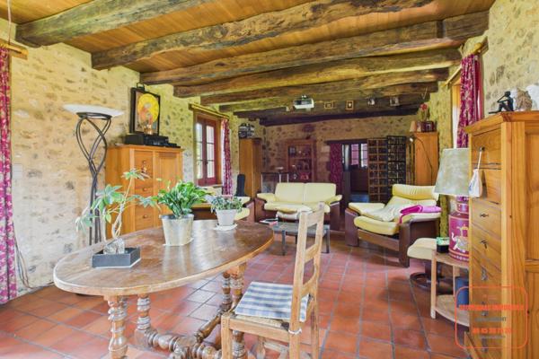 PERIGOURDINE 226 m2 AVEC PISCINE SUR 4070 m2 CLÔT