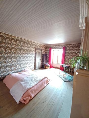 A VENDRE PROCHE DE LA BELGIQUE ET DU LUXEMBOURG MAISON DE VILLAGE A FINIR DE RENOVER 3 CHAMBRES