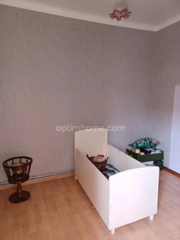 A VENDRE PROCHE DE LA BELGIQUE ET DU LUXEMBOURG MAISON DE VILLAGE A FINIR DE RENOVER 3 CHAMBRES