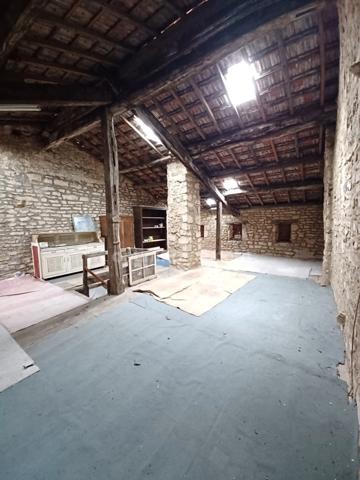 A VENDRE PROCHE DE LA BELGIQUE ET DU LUXEMBOURG MAISON DE VILLAGE A FINIR DE RENOVER 3 CHAMBRES