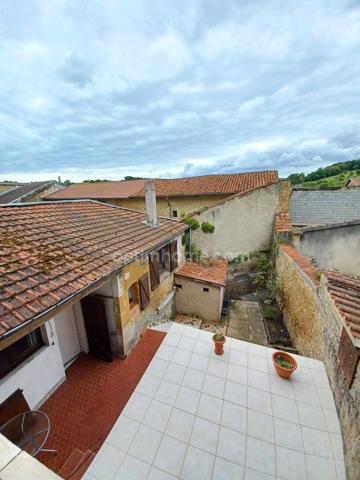 A VENDRE PROCHE DE LA BELGIQUE ET DU LUXEMBOURG MAISON DE VILLAGE A FINIR DE RENOVER 3 CHAMBRES