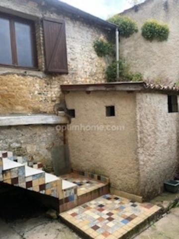 A VENDRE PROCHE DE LA BELGIQUE ET DU LUXEMBOURG MAISON DE VILLAGE A FINIR DE RENOVER 3 CHAMBRES