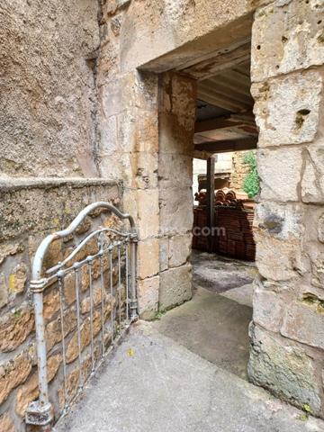 A VENDRE PROCHE DE LA BELGIQUE ET DU LUXEMBOURG MAISON DE VILLAGE A FINIR DE RENOVER 3 CHAMBRES