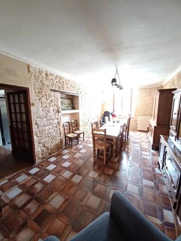 A VENDRE PROCHE DE LA BELGIQUE ET DU LUXEMBOURG MAISON DE VILLAGE A FINIR DE RENOVER 3 CHAMBRES