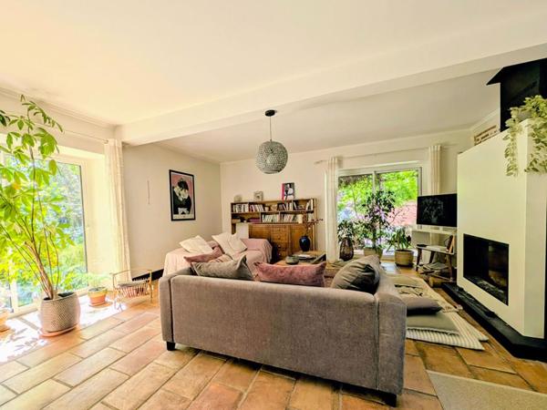 Demeure de prestige 315 m², dépendance et garage sur terrain de 3029 m²