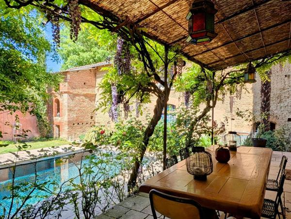 Demeure de prestige 315 m², dépendance et garage sur terrain de 3029 m²