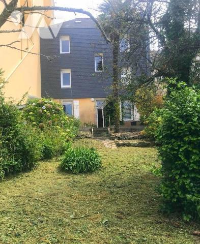 Ensemble immobilier composé de 6 chambres d'étudiants