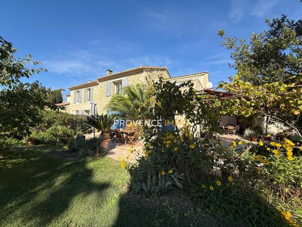 Sénas (13560) Authentique mas provençal en pierre avec dépendances 336 m² habitables sur plus d' un hectare