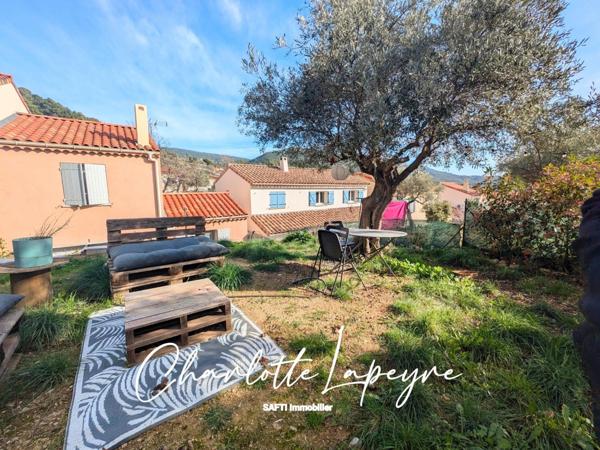 Belle maison moderne avec jardin et terrasse