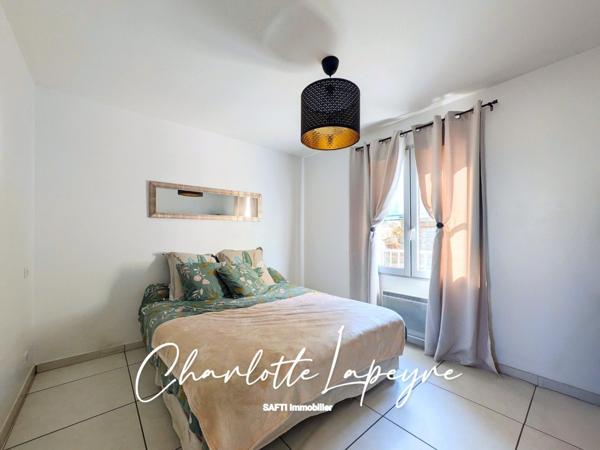 Belle maison moderne avec jardin et terrasse