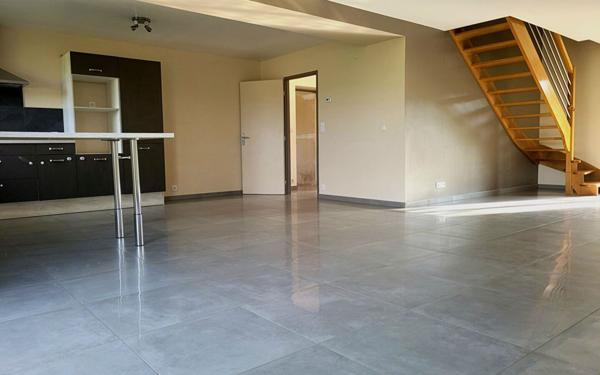 Maison à louer    4 pièces •  Soing-Cubry-Charentenay