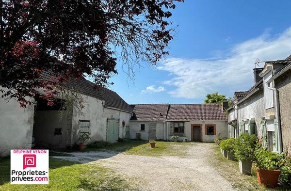 Corps de ferme avec beaucoup de potentiel et 2 habitations sur 7120 m² à Saint Martin D Abbat