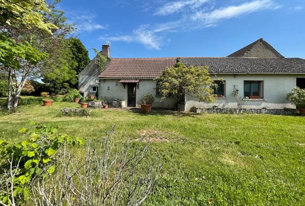 Corps de ferme avec beaucoup de potentiel et 2 habitations sur 7120 m² à Saint Martin D Abbat