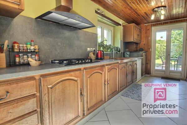 Corps de ferme avec beaucoup de potentiel et 2 habitations sur 7120 m² à Saint Martin D Abbat