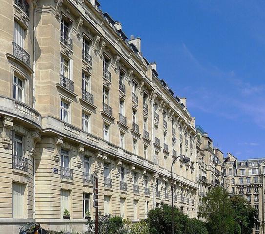 PARIS 16EME - PASSY - APPARTEMENT HAUSSMANNIEN DE 8 PIECES. 4 CHAMBRES, 2 CAVES ET STUDIO
