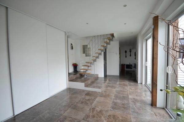 DORMANS (51), à vendre, très belle maison en pierre de 170 m² et sa dépendance