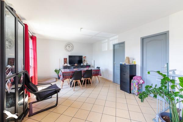 Immeuble à vendre |  Saint-Hilaire-de-Lusignan |  10 pièces | 232 m²