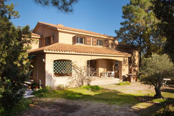 Sari-Solenzara (20145) Propriété pieds dans l'eau vue mer au domaine de Canella, à 32km de Porto-Vecchio