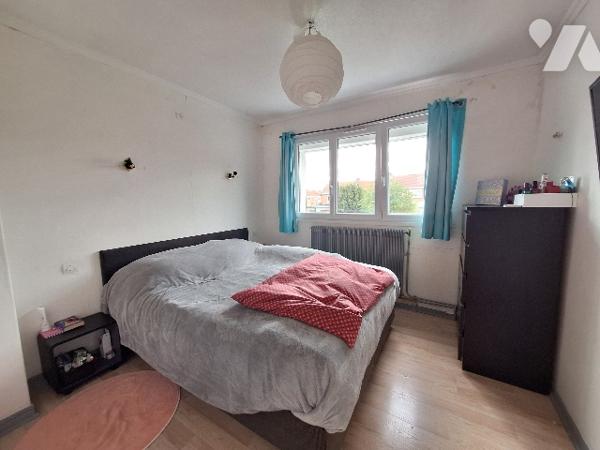 Maison 4 chambres, jardin, garage.