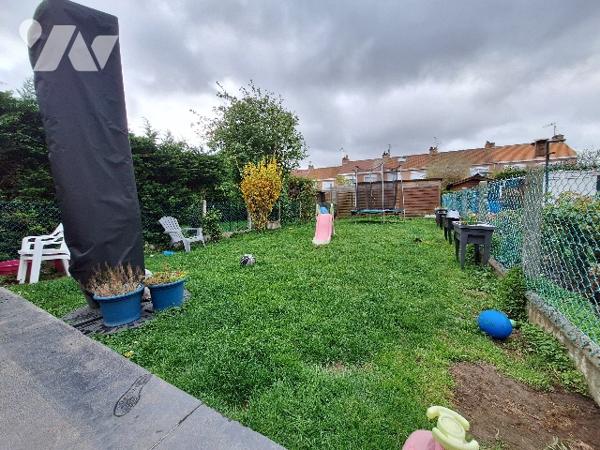 Maison 4 chambres, jardin, garage.