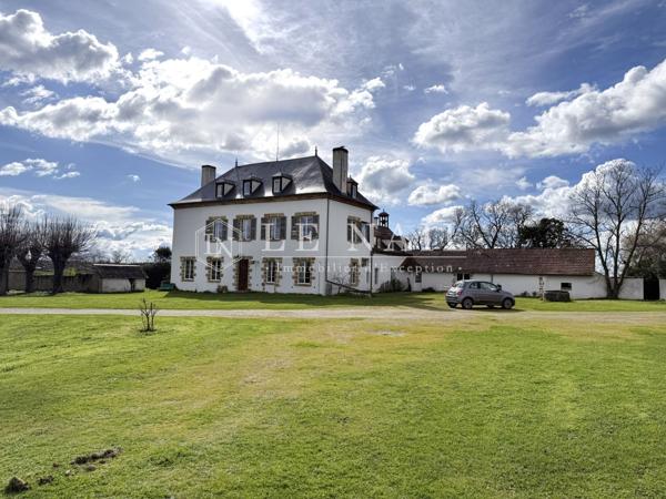 Belle propriété aux portes de Moulins avec nombreuses dépendances sur 12ha de terrain libre