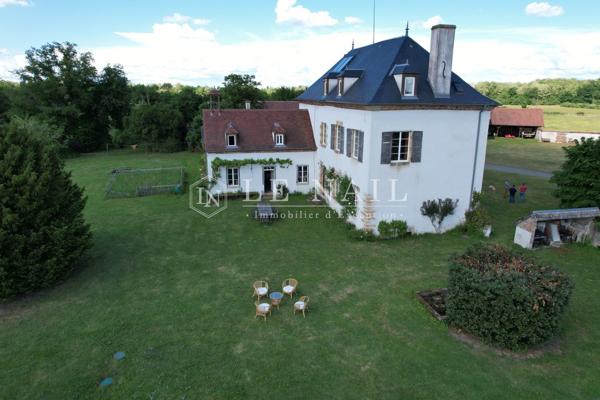 Belle propriété aux portes de Moulins avec nombreuses dépendances sur 12ha de terrain libre