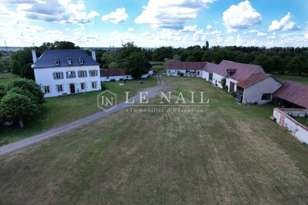 Belle propriété aux portes de Moulins avec nombreuses dépendances sur 12ha de terrain libre