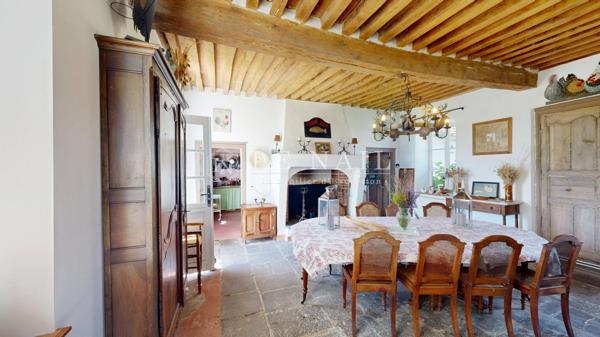 Belle propriété aux portes de Moulins avec nombreuses dépendances sur 12ha de terrain libre