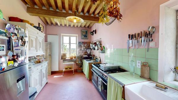 Belle propriété aux portes de Moulins avec nombreuses dépendances sur 12ha de terrain libre