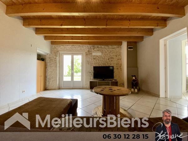 Maison et dépendances dont écurie et terrain