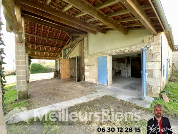 Maison et dépendances dont écurie et terrain