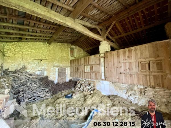 Maison et dépendances dont écurie et terrain