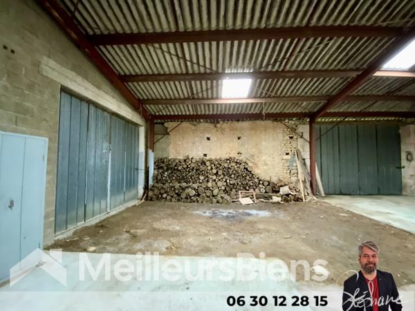 Maison et dépendances dont écurie et terrain