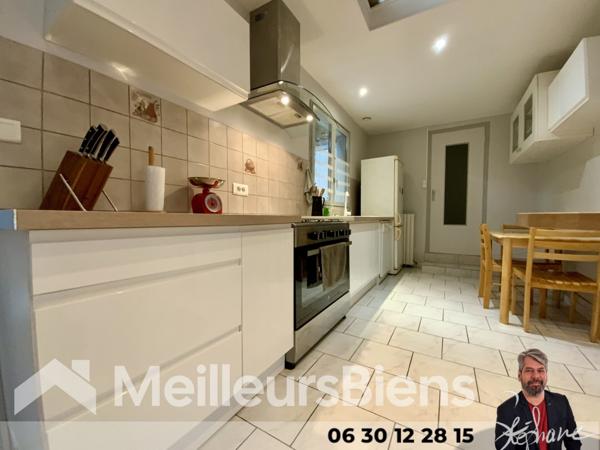 Maison et dépendances dont écurie et terrain