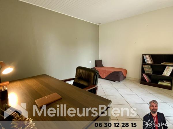 Maison et dépendances dont écurie et terrain