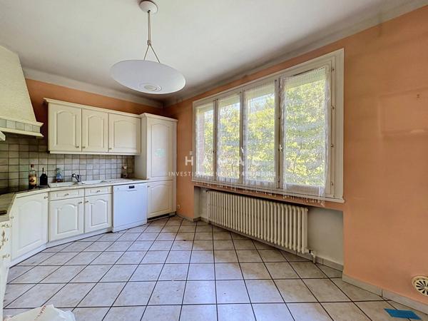 Maison de village de 173m2 avec garage hyper centre Francheville le Haut