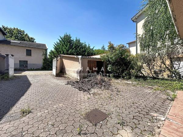 Maison de village de 173m2 avec garage hyper centre Francheville le Haut