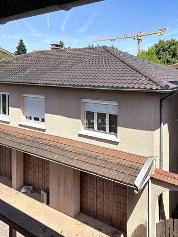 Maison de village de 173m2 avec garage hyper centre Francheville le Haut