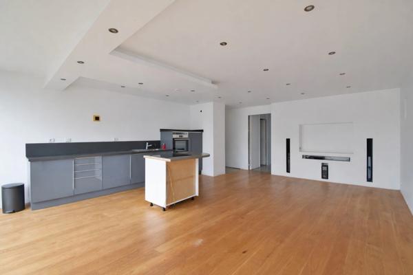 Villeneuve-d’Ascq – Jean Jaurès : T4 traversant 85 m², 3 chambres, ascenseur, parking collectif (DPE C)