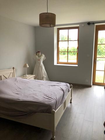 Maison Fermette Longère rénovée de 160m2 4 chambres de plain pied avec possibilité gite - proche Le Mans