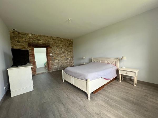 Maison Fermette Longère rénovée de 160m2 4 chambres de plain pied avec possibilité gite - proche Le Mans